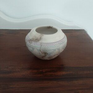 Navajo Horsehair Raku Etched Mini Pottery. Signed